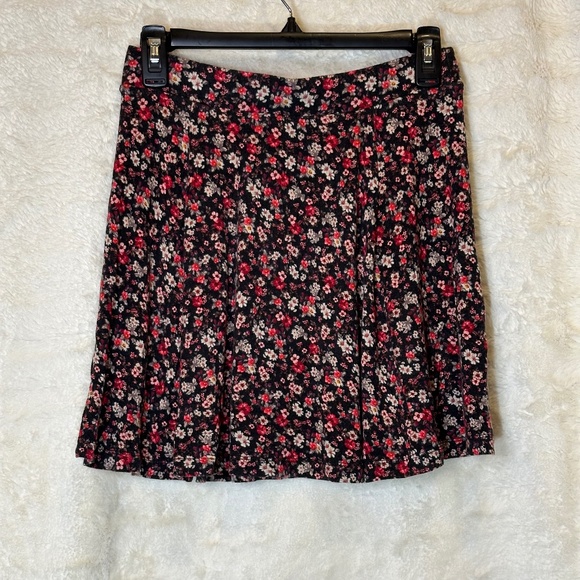 Forever 21 Soft Floral Skater Mini Skirt Womens Size Small - Picture 1 of 4